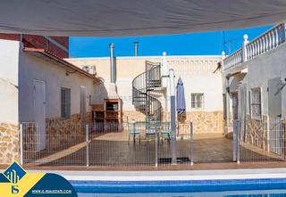 Casa a Montesinos (Los). Casa renovada con piscina privada, en la provincia de alicante,