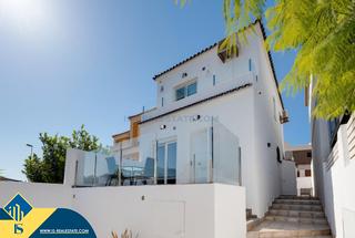 Chalet in Torreblanca. Villa con piscina comunitaria, en la provincia de alicante, en l