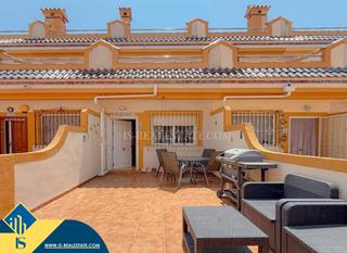 Reihenhaus in La Florida. Casa con piscina comunitaria, en la provincia de alicante, en la