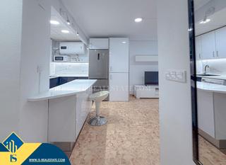 Appartement in Avenida Habaneras - Curva de Palangre. Apartamento reformado con piscina comunitaria, en la provincia d