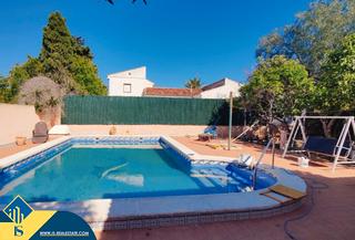 Chalet à Los Balcones-Los Altos. Villa con piscina privada, en la provincia de alicante, en la ci