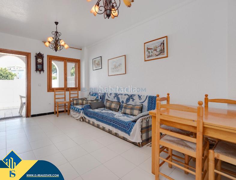 Foto 4510f437-fe10-40bb-96f7-7e4e4f1a0a82. Chalet villa con piscina comunitaria, en la provincia de alicante, en la ciudad , en la zona de la mata. 3 habitaciones | 10 en Torrevieja