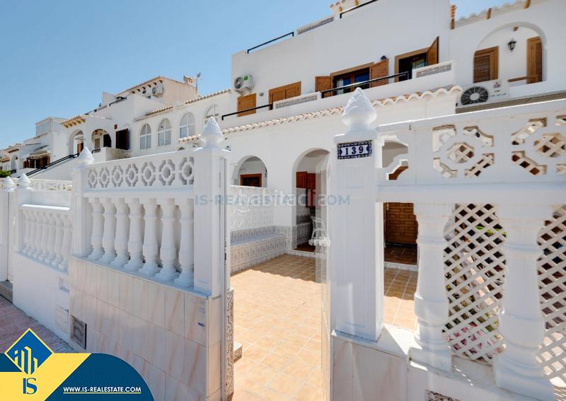 Foto 4bd66c01-a478-4e1f-9a96-dc28cd7bc503. Chalet villa con piscina comunitaria, en la provincia de alicante, en la ciudad , en la zona de la mata. 3 habitaciones | 10 en Torrevieja