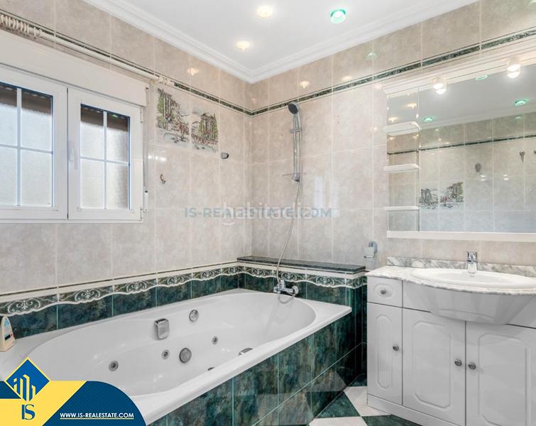 Foto 00f03431-aa14-49e6-ba93-2a08cc7b28c0. Chalet with parking pool in Zona Carrefour - Urbanizaciones Torrevieja