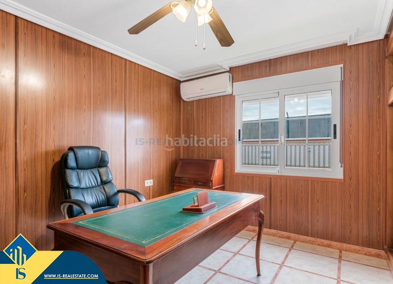 Foto 09cc8dd8-bdb9-4784-8551-6b3898b711e1. Chalet with parking pool in Zona Carrefour - Urbanizaciones Torrevieja