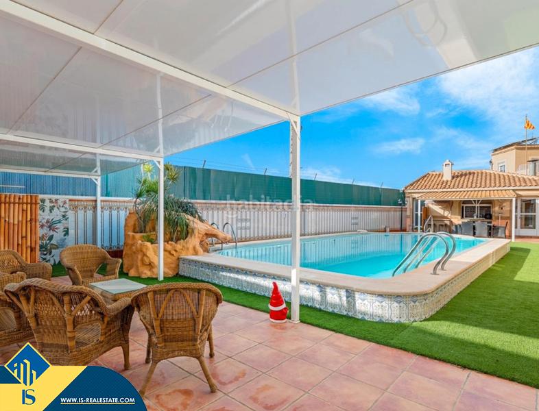Foto 21ad48a8-7630-4822-a40d-b34499e29473. Chalet with parking pool in Zona Carrefour - Urbanizaciones Torrevieja
