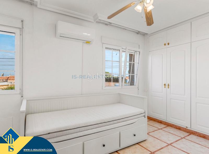 Foto 3e72a9e8-c9d0-493a-aecc-2d89718340f5. Chalet with parking pool in Zona Carrefour - Urbanizaciones Torrevieja