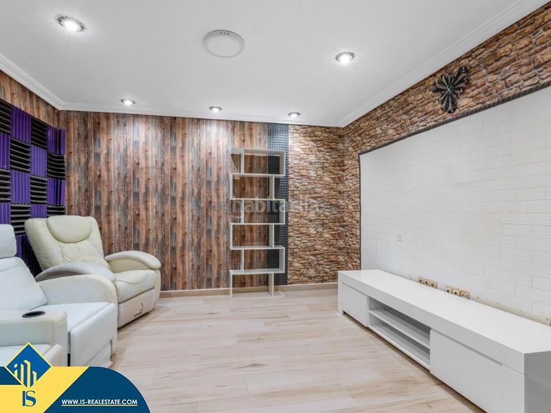 Foto 54c6f74c-194e-480e-8e7a-18694db0d579. Chalet with parking pool in Zona Carrefour - Urbanizaciones Torrevieja