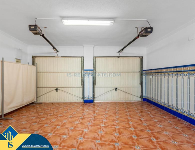 Foto 8ffff9ff-cc1a-4d9e-a6e7-de8b27e6ed6f. Chalet with parking pool in Zona Carrefour - Urbanizaciones Torrevieja