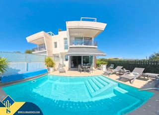 Chalet in Villamartín-Las Filipinas. Villa con piscina privada, en la provincia de alicante, en la ci