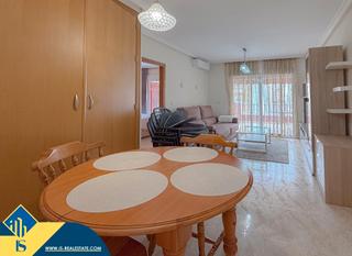 Penthouse in Las Piscinas Naturales. Ático reformado con terraza, en la provincia de alicante, en la