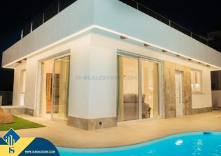 Chalet en Rojales. Villa con piscina privada, en la provincia de alicante, en rojal