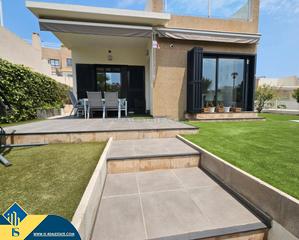 Chalet à La Zenia. Villa con piscina privada, en la provincia de alicante, en la ci
