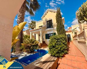Xalet a Lomas de Cabo Roig - Los Dolses. Villa con piscina privada, en la provincia de alicante, en la ci