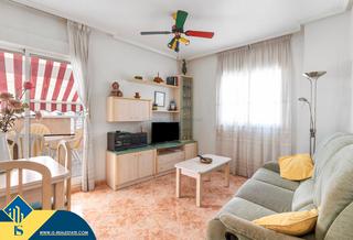 Penthouse in Nueva Torrevieja. Ático con piscina comunitaria, en la provincia de alicante, en l