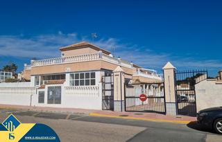 Reihenhaus in Los Balcones-Los Altos. Casa con piscina comunitaria, en la provincia de alicante, en la