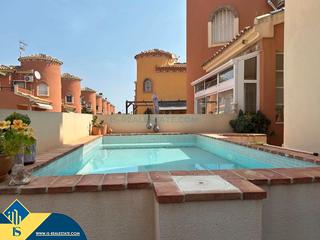 Chalet en Playa Flamenca. Villa con piscina privada, en la provincia de alicante, en la ci