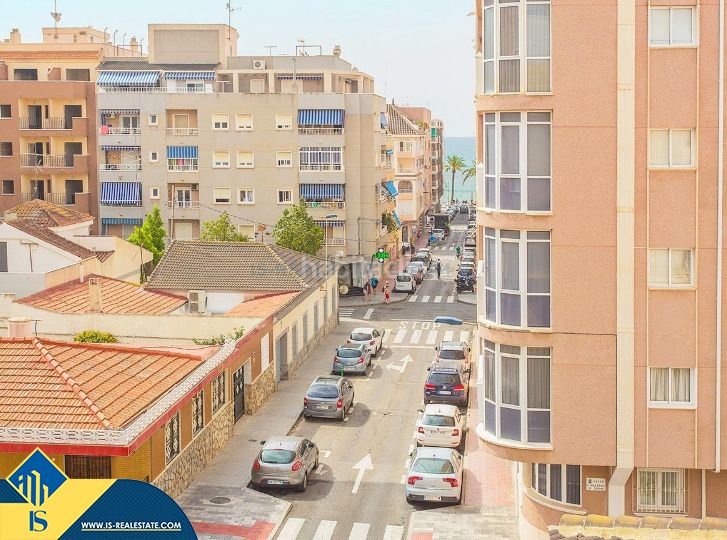Foto 77d0b409-fd83-4e24-9179-d52ec26c9975. Pis a Antonio Machado Torrevieja