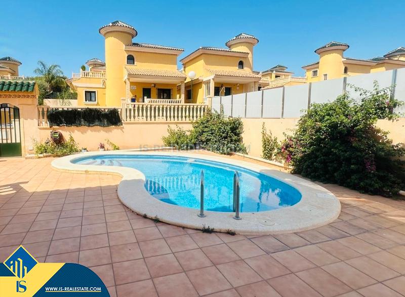 Foto 0afcd4aa-b4d7-47cd-b763-63d459b73ebd. Chalet avec parking piscine dans Los Almendros Orihuela