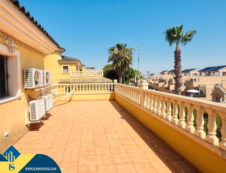 Foto 300f757b-ab20-40cd-89e9-fb1a8ab34c6f. Chalet avec parking piscine dans Los Almendros Orihuela