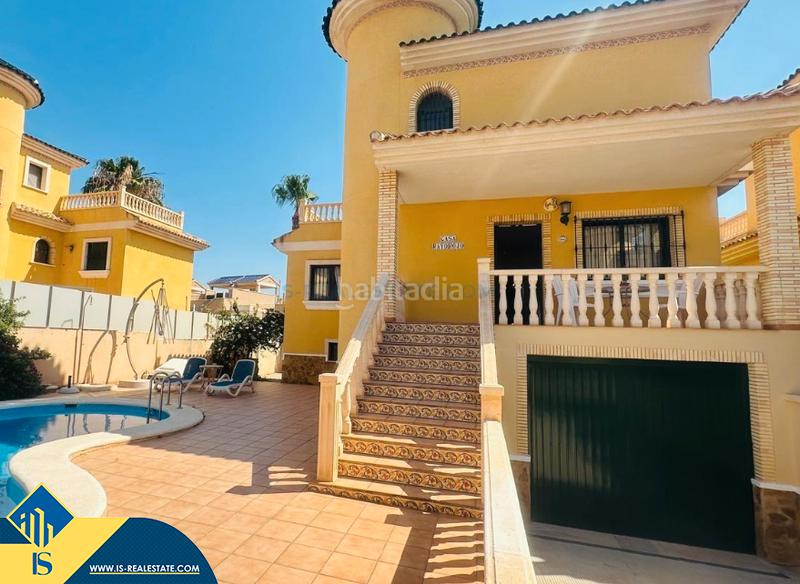 Foto 45f3c1e8-c1f0-458c-b4db-07ef3cf1c2b1. Chalet avec parking piscine dans Los Almendros Orihuela