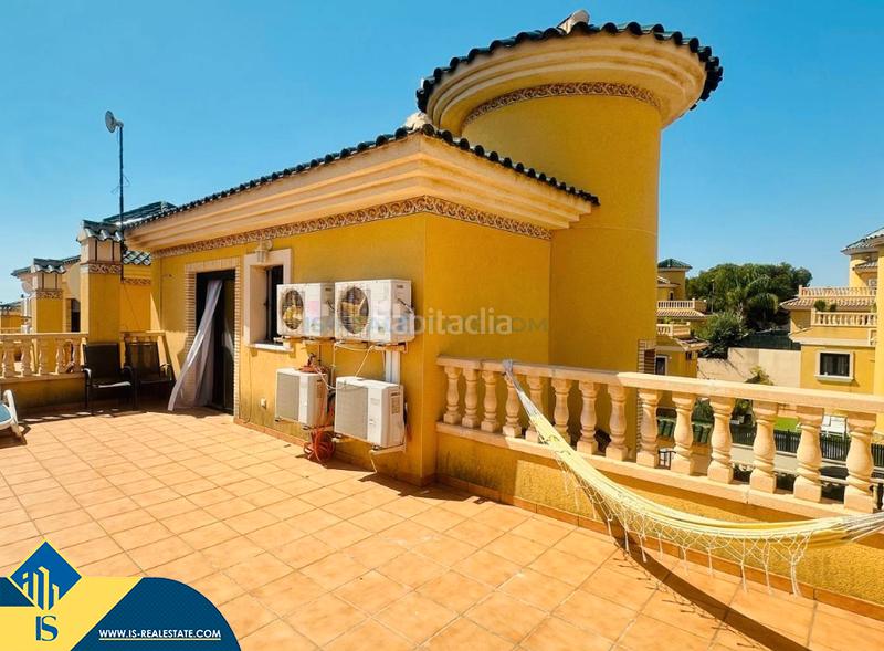 Foto 8f094940-1f58-4c3b-8275-723d9ba0dc97. Chalet avec parking piscine dans Los Almendros Orihuela