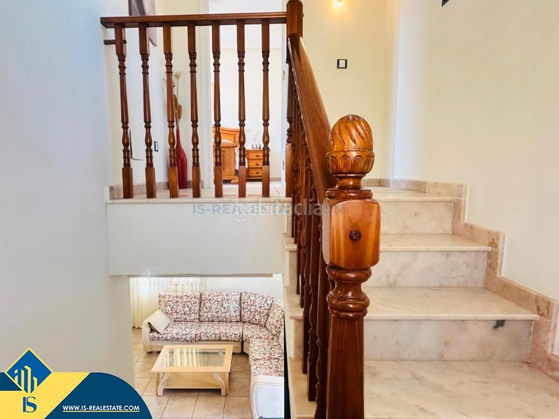 Foto bad83bff-cea6-460c-904d-3295615f0c7f. Chalet avec parking piscine dans Los Almendros Orihuela