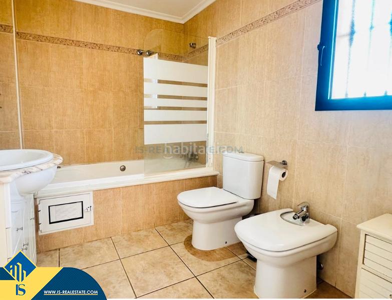 Foto ff112223-650c-4584-8589-0da2b4f95db6. Chalet avec parking piscine dans Los Almendros Orihuela