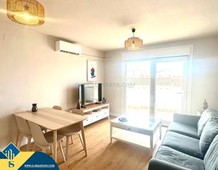 Appartamento in Aguamarina. Apartamento con piscina comunitaria, en la provincia de alicante