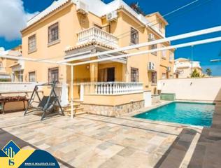 Chalet en Rojales. Villa con piscina privada, en la provincia de alicante, en rojal