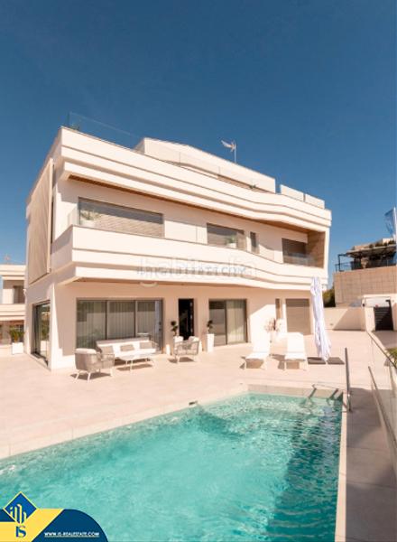 Foto 0d310349-ddb5-424b-b5ff-a452b3ff76d0. Chalet mit parking pool in Campoamor Orihuela