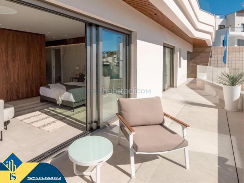 Foto 15bf53bc-822d-4058-bb73-138d0ca106e6. Chalet mit parking pool in Campoamor Orihuela