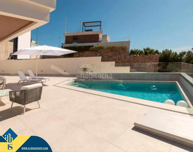 Foto 7f69df46-ab21-4c1b-b4b7-744a8035ac0d. Chalet mit parking pool in Campoamor Orihuela