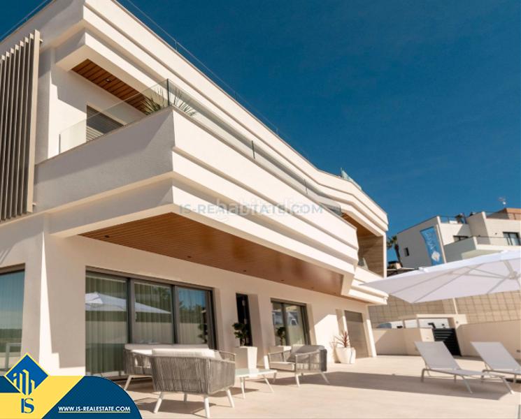 Foto dbbef49a-0e5b-48c8-9659-c9ec4bcbe7ec. Chalet mit parking pool in Campoamor Orihuela