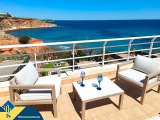 Appartamento in Campoamor. Casa dúplex con piscina privada, en la provincia de alicante, en