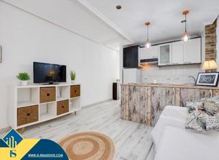 Appartement à Nueva Torrevieja. Apartamento reformado con piscina comunitaria, en la provincia d