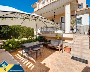 Xalet a Los Balcones-Los Altos. Villa con piscina comunitaria, en la provincia de alicante, en l