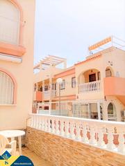 Haus in La Florida. Bungalow con piscina comunitaria, en la provincia de alicante, e