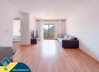 Apartment in El Molino. Apartamento reformado con terraza, en la provincia de alicante,