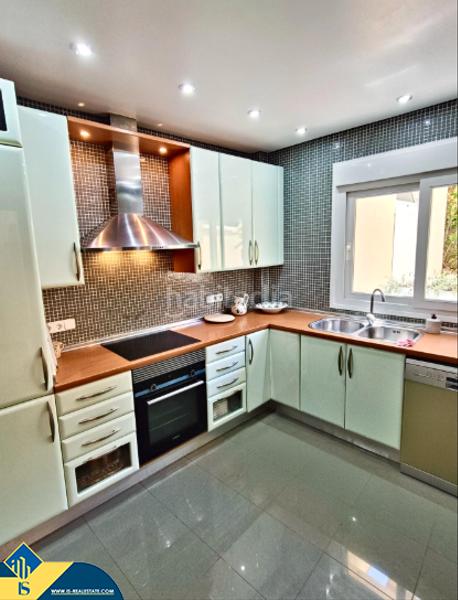 Foto 1937a4a6-7950-4aa5-a0f7-9cdf2caf13be. Chalet con parcheggio piscina in Campoamor Orihuela