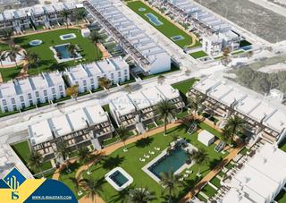 Haus in Pilar de la Horadada Ciudad. Casas en construcción con piscina comunitaria, en la provincia d