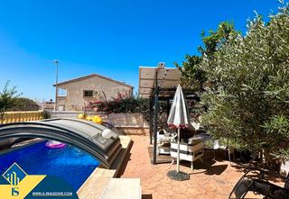 Chalet à La Regia. Villa con piscina privada, en la provincia de alicante, en la ci
