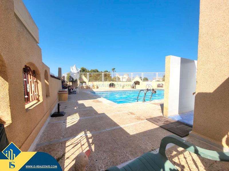Foto d8526fee-6a22-4774-89d8-95d970a1ab0a. Casa a schiera con camino riscaldamento parcheggio piscina in Orihuela