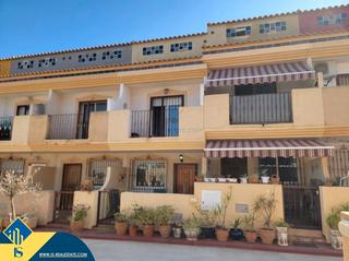 Casa adosada en Playa Flamenca. Casa con piscina comunitaria, en la provincia de alicante, en la