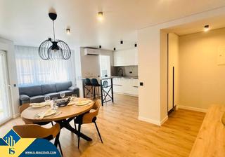 Etagenwohnung in Las Piscinas Naturales. Apartamento renovado con terraza, en la provincia de alicante, e