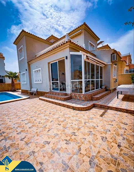 Foto 6a9a33d3-43b5-4f5b-9fcb-d039fddcc29b. Xalet amb aparcament piscina a Lomas de Cabo Roig - Los Dolses Orihuela