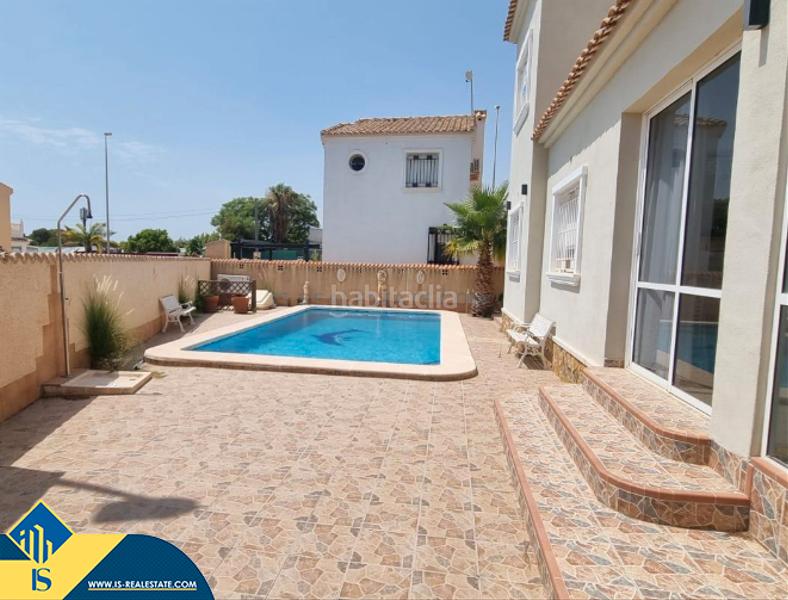 Foto d4eb6a21-2adf-4bae-b56d-2d1c89e8979b. Xalet amb aparcament piscina a Lomas de Cabo Roig - Los Dolses Orihuela