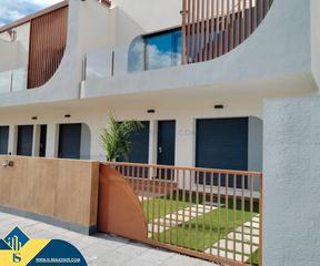 Chalet en Pilar de la Horadada Ciudad. Bungalow con piscina comunitaria, en la provincia de alicante, e
