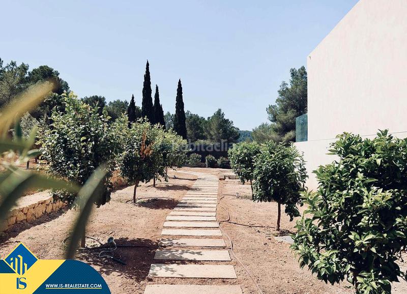 Foto 1731d573-6c32-4b41-b35d-349fcd656a56. Chalet con parcheggio piscina in Jesús Santa Eulària