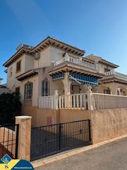 Casa a schiera in Lomas de Cabo Roig - Los Dolses. Casa con piscina comunitaria, en la provincia de alicante, en la